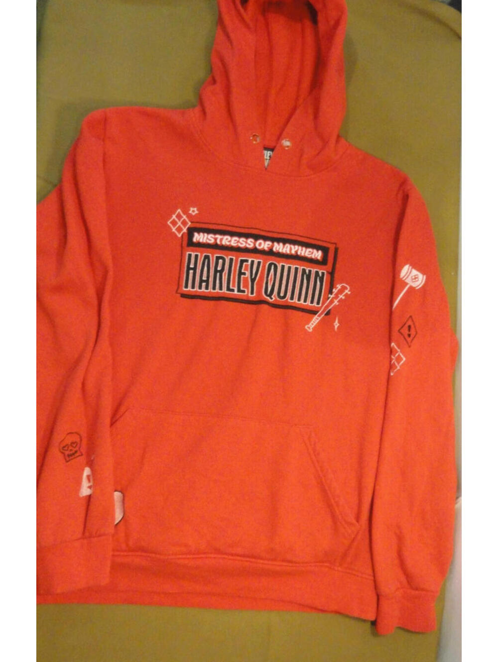 EUC HARLEY QUINN MISTRESS OF MAYHEM HEARTS SOFT WARM RED HOODIE WOMENS MEDIUM